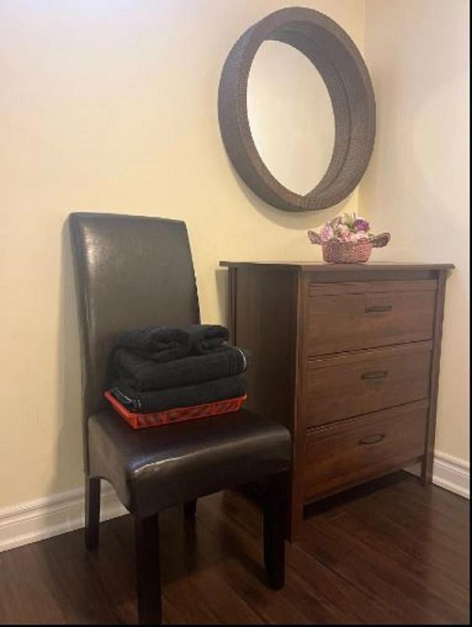 Cozy & Spacious Suite With Private Bathroom Near Toronto Airport ! Mississauga Exterior foto